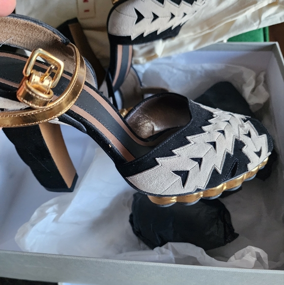 Marni Size 40 New in Box Strappy Gold Peep Toe Black and White Heels Sandals - Picture 6 of 12